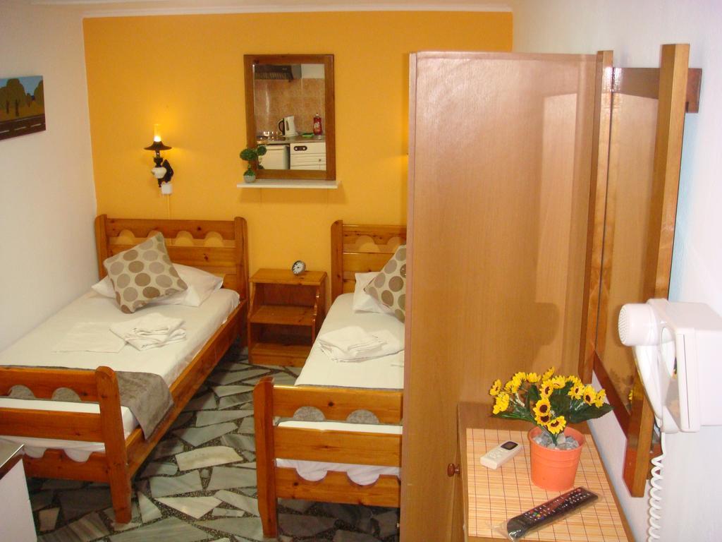 Boussetil Rooms Capanmat Tínos Kültér fotó